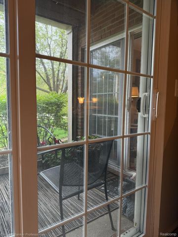 5349 Brookemonte Circle, Oakland Charter Township, MI 48306