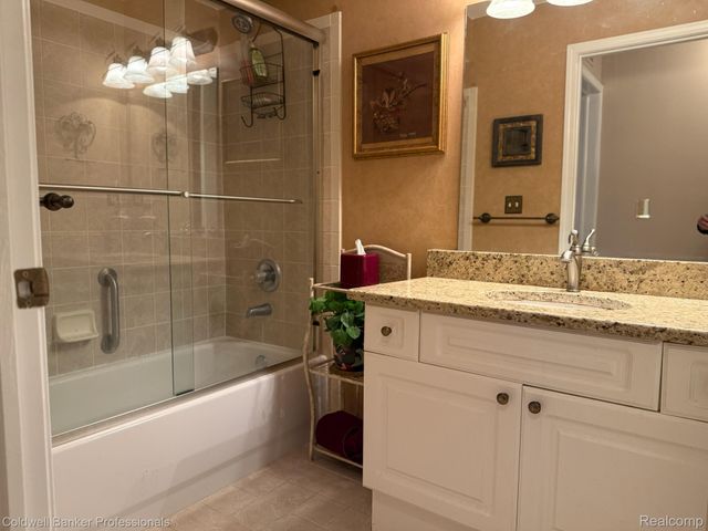 5349 Brookemonte Circle, Oakland Charter Township, MI 48306