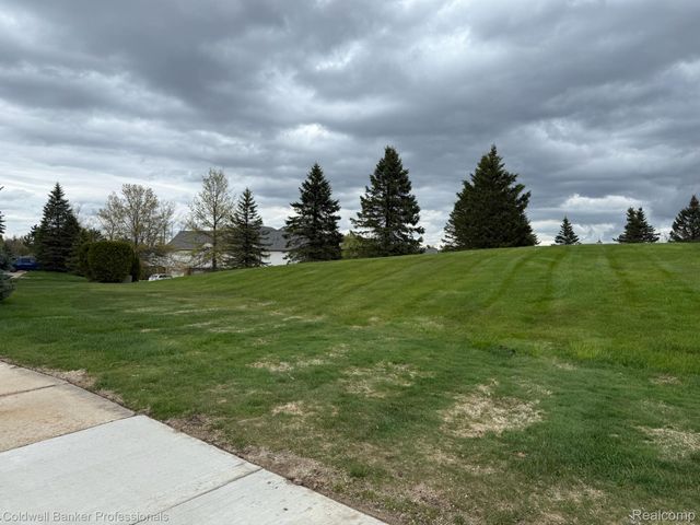 5349 Brookemonte Circle, Oakland Charter Township, MI 48306