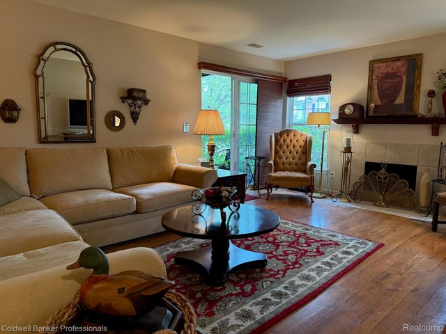 5349 Brookemonte Circle, Oakland Charter Township, MI 48306