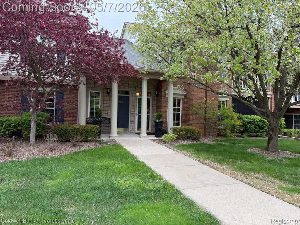 5349 Brookemonte Circle, Oakland Charter Township, MI 48306