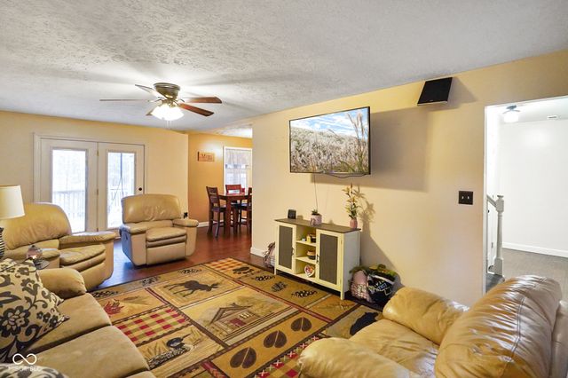 48 W Bunkerhill Road, Mooresville, IN 46158