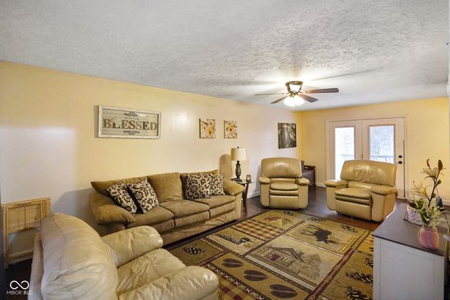 48 W Bunkerhill Road, Mooresville, IN 46158