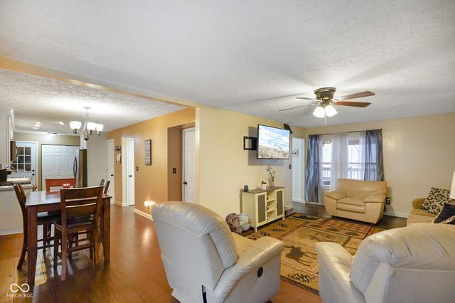 48 W Bunkerhill Road, Mooresville, IN 46158