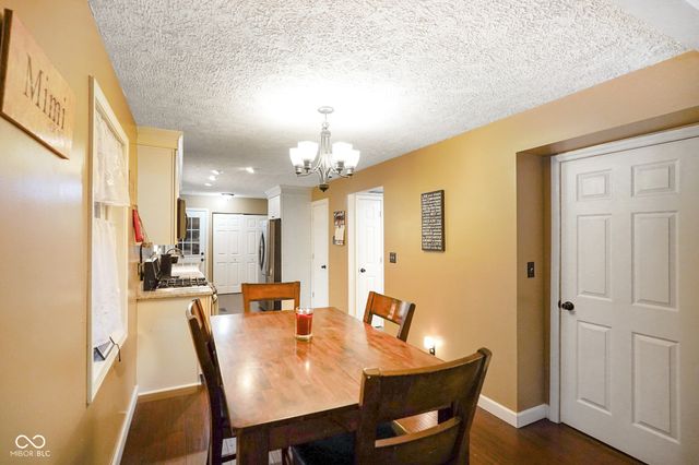 48 W Bunkerhill Road, Mooresville, IN 46158