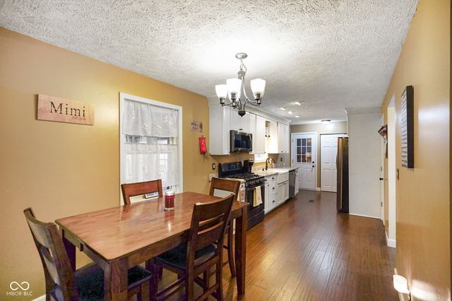 48 W Bunkerhill Road, Mooresville, IN 46158