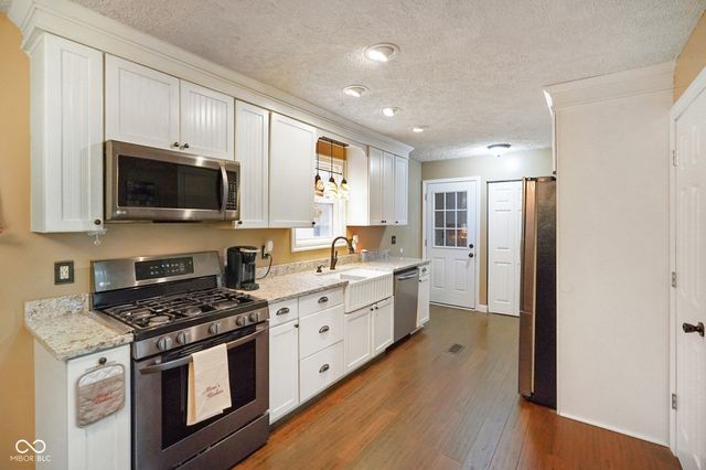 48 W Bunkerhill Road, Mooresville, IN 46158