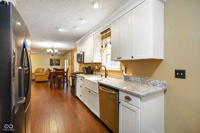 48 W Bunkerhill Road, Mooresville, IN 46158