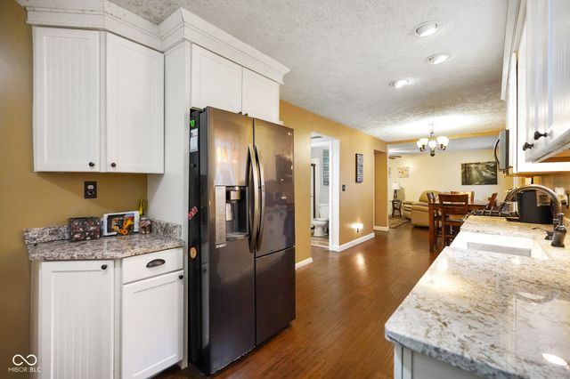 48 W Bunkerhill Road, Mooresville, IN 46158