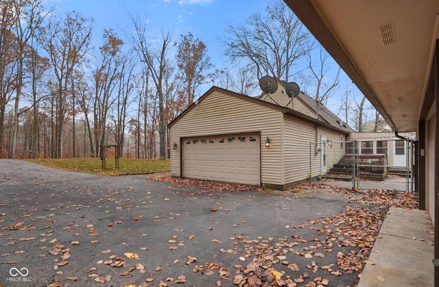 48 W Bunkerhill Road, Mooresville, IN 46158