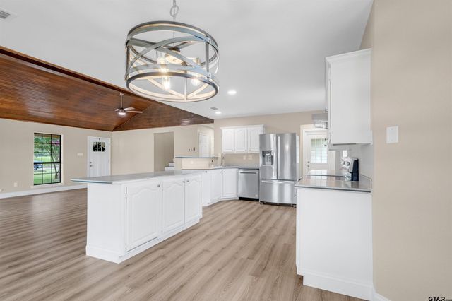 715 Rs County Road 3030, Emory, TX 75440