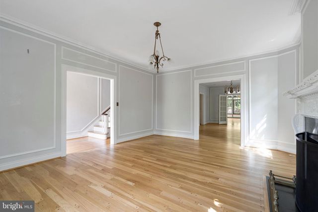 3313 CLEVELAND AVE NW, Washington, DC 20008