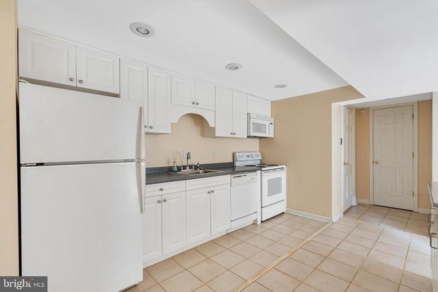 3313 CLEVELAND AVE NW, Washington, DC 20008