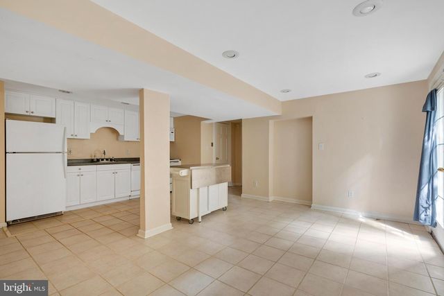 3313 CLEVELAND AVE NW, Washington, DC 20008