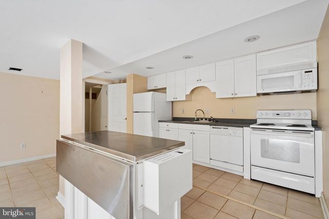 3313 CLEVELAND AVE NW, Washington, DC 20008