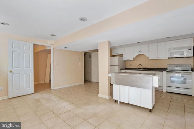 3313 CLEVELAND AVE NW, Washington, DC 20008