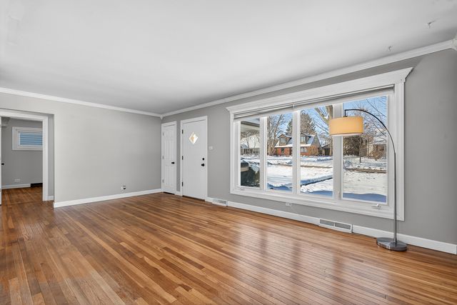 107 S Ash Street, Palatine, IL 60067