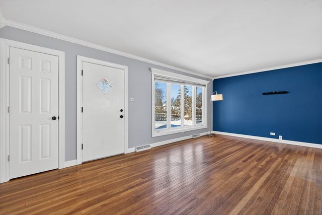 107 S Ash Street, Palatine, IL 60067