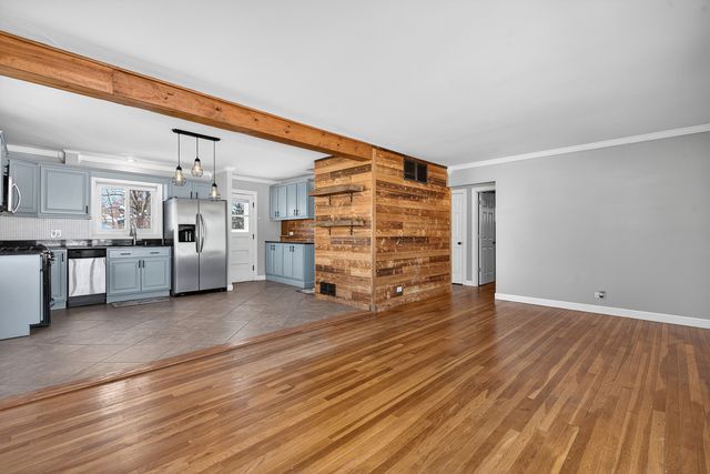 107 S Ash Street, Palatine, IL 60067