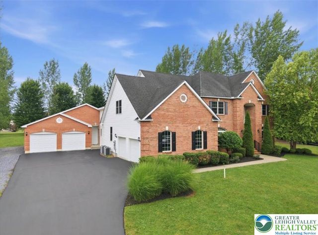 4559 Oakwood Lane, Lower Nazareth Twp, PA 18064