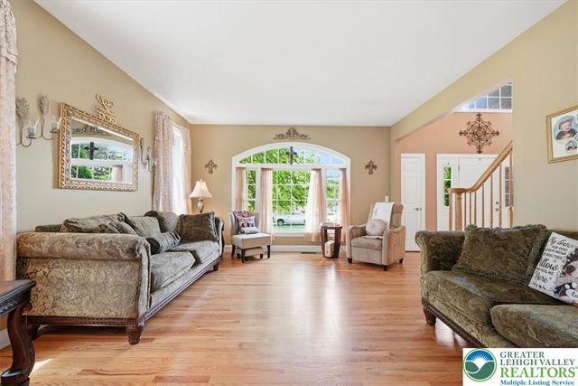 4559 Oakwood Lane, Lower Nazareth Twp, PA 18064