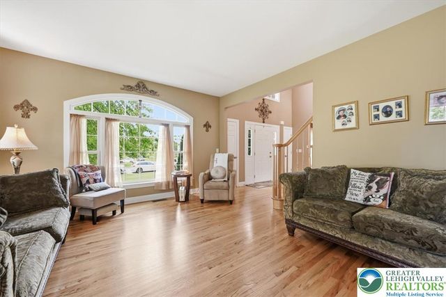 4559 Oakwood Lane, Lower Nazareth Twp, PA 18064