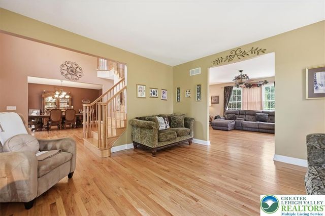 4559 Oakwood Lane, Lower Nazareth Twp, PA 18064