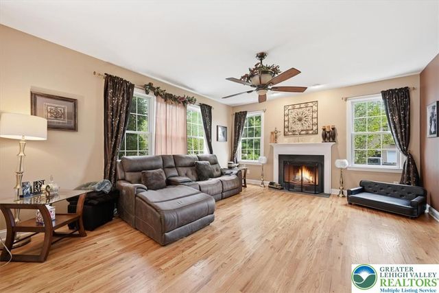 4559 Oakwood Lane, Lower Nazareth Twp, PA 18064
