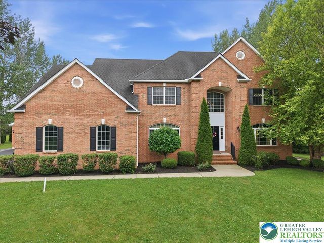 4559 Oakwood Lane, Lower Nazareth Twp, PA 18064