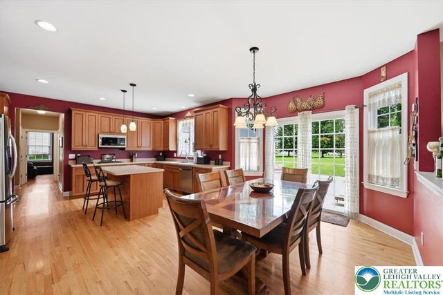 4559 Oakwood Lane, Lower Nazareth Twp, PA 18064