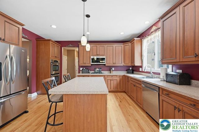 4559 Oakwood Lane, Lower Nazareth Twp, PA 18064