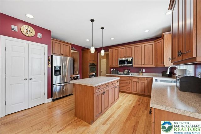 4559 Oakwood Lane, Lower Nazareth Twp, PA 18064