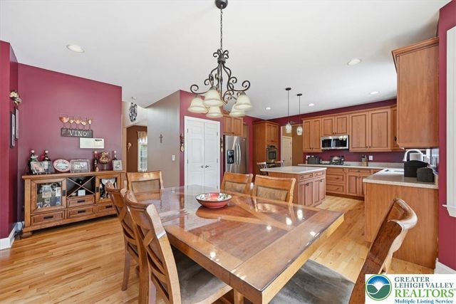 4559 Oakwood Lane, Lower Nazareth Twp, PA 18064
