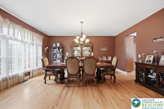 4559 Oakwood Lane, Lower Nazareth Twp, PA 18064
