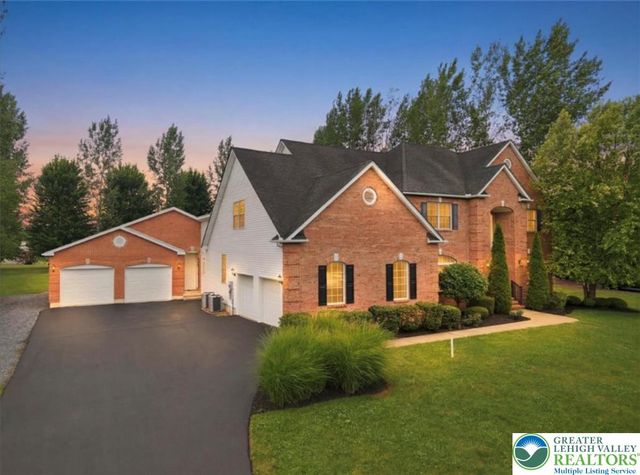 4559 Oakwood Lane, Lower Nazareth Twp, PA 18064