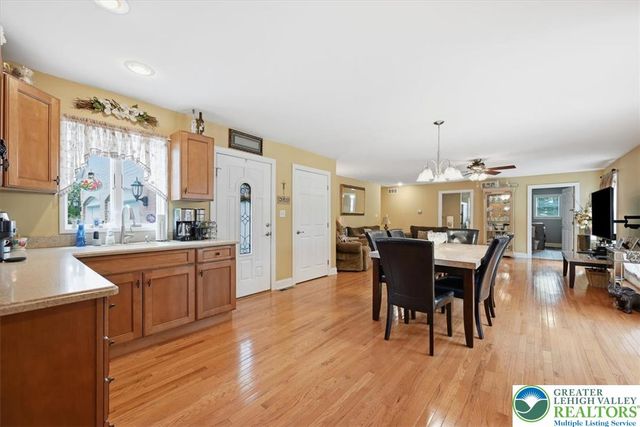 4559 Oakwood Lane, Lower Nazareth Twp, PA 18064
