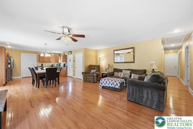 4559 Oakwood Lane, Lower Nazareth Twp, PA 18064