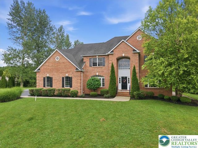 4559 Oakwood Lane, Lower Nazareth Twp, PA 18064
