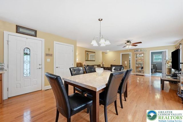 4559 Oakwood Lane, Lower Nazareth Twp, PA 18064