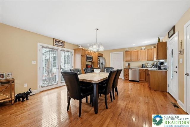 4559 Oakwood Lane, Lower Nazareth Twp, PA 18064