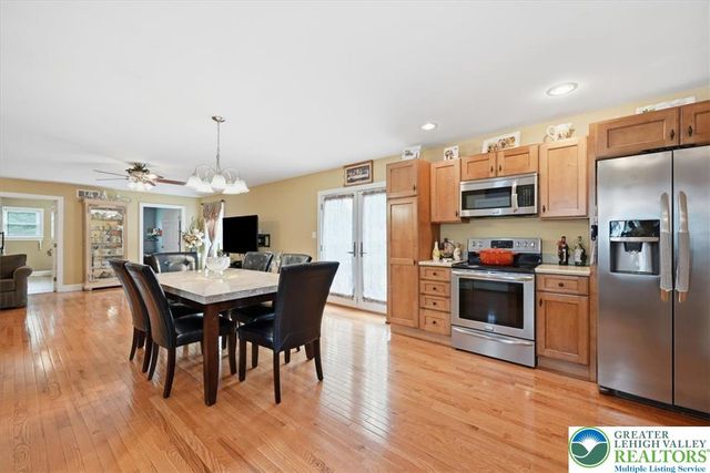 4559 Oakwood Lane, Lower Nazareth Twp, PA 18064