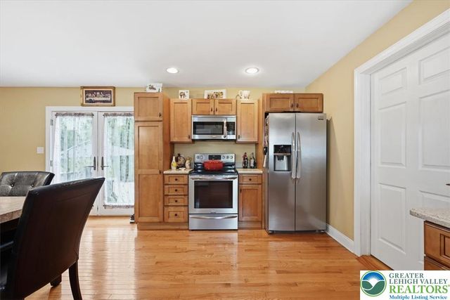 4559 Oakwood Lane, Lower Nazareth Twp, PA 18064