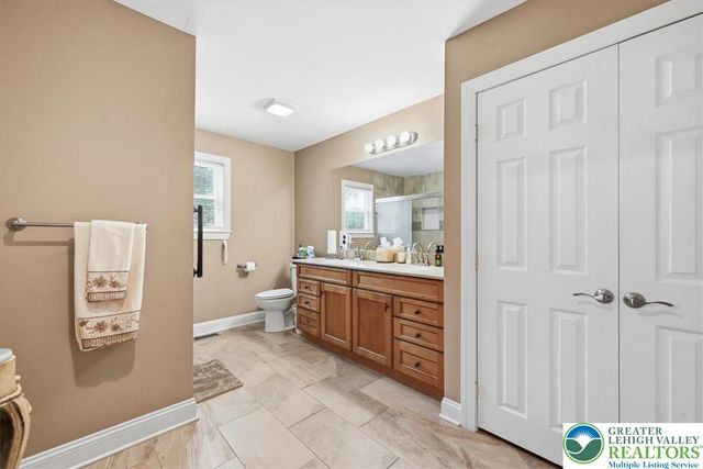 4559 Oakwood Lane, Lower Nazareth Twp, PA 18064