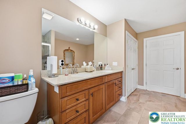 4559 Oakwood Lane, Lower Nazareth Twp, PA 18064