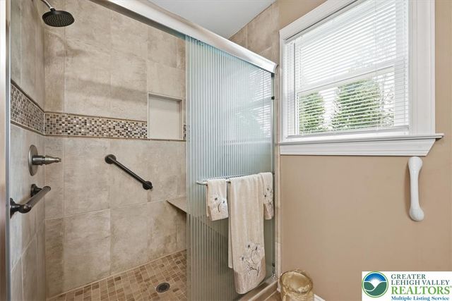 4559 Oakwood Lane, Lower Nazareth Twp, PA 18064
