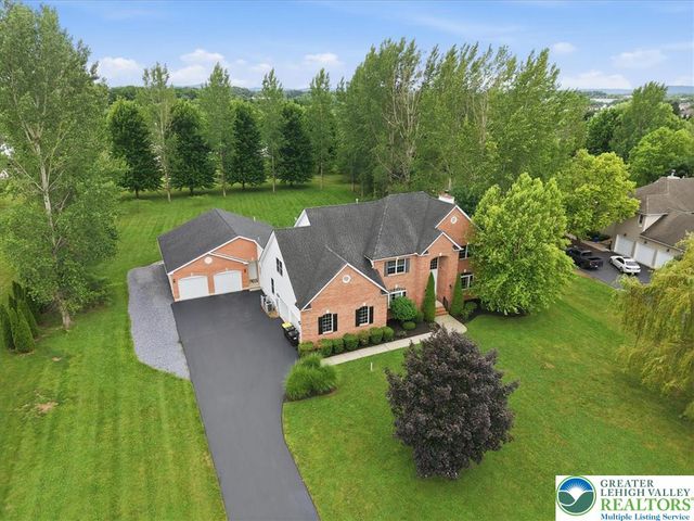 4559 Oakwood Lane, Lower Nazareth Twp, PA 18064