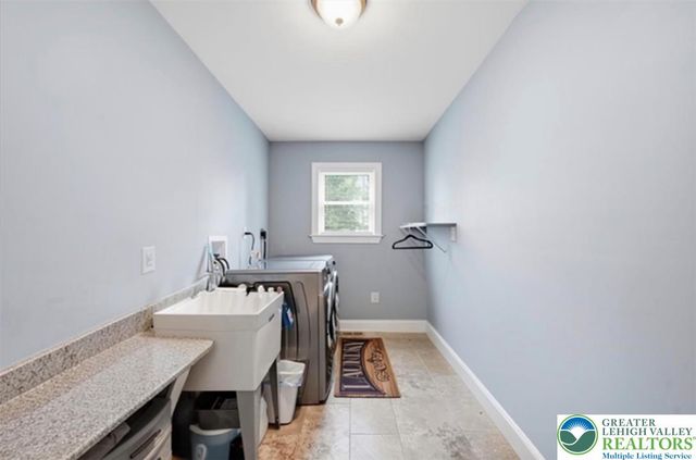 4559 Oakwood Lane, Lower Nazareth Twp, PA 18064