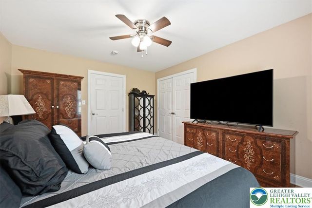 4559 Oakwood Lane, Lower Nazareth Twp, PA 18064