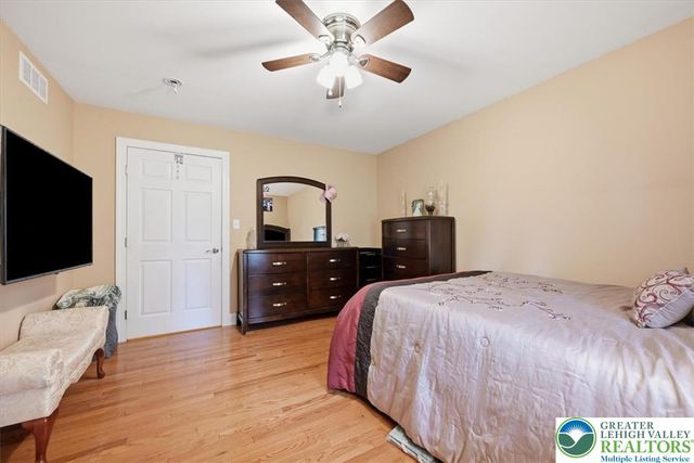4559 Oakwood Lane, Lower Nazareth Twp, PA 18064