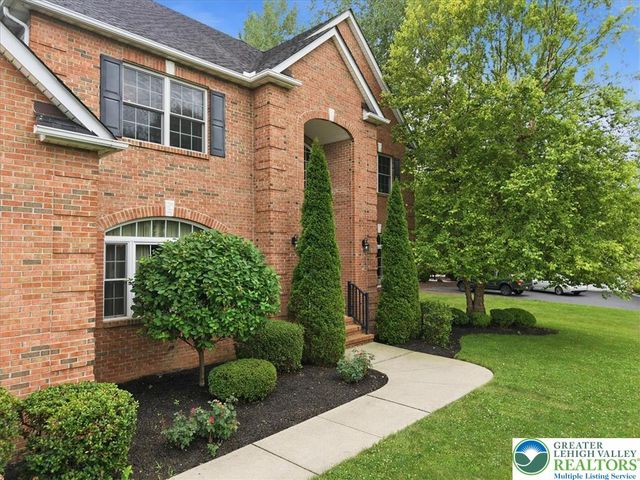 4559 Oakwood Lane, Lower Nazareth Twp, PA 18064